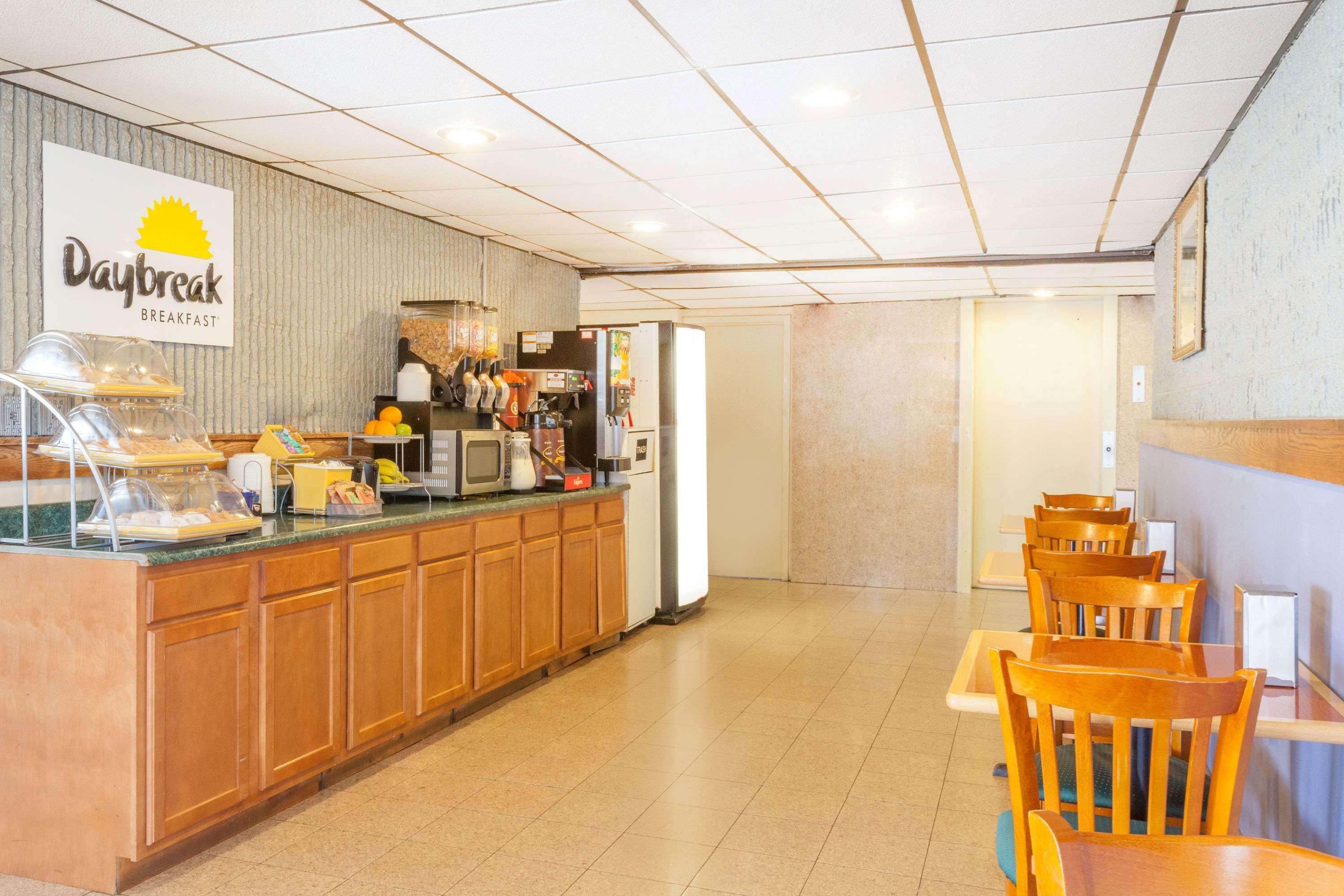 Days Inn By Wyndham Wilkes Barre Εξωτερικό φωτογραφία
