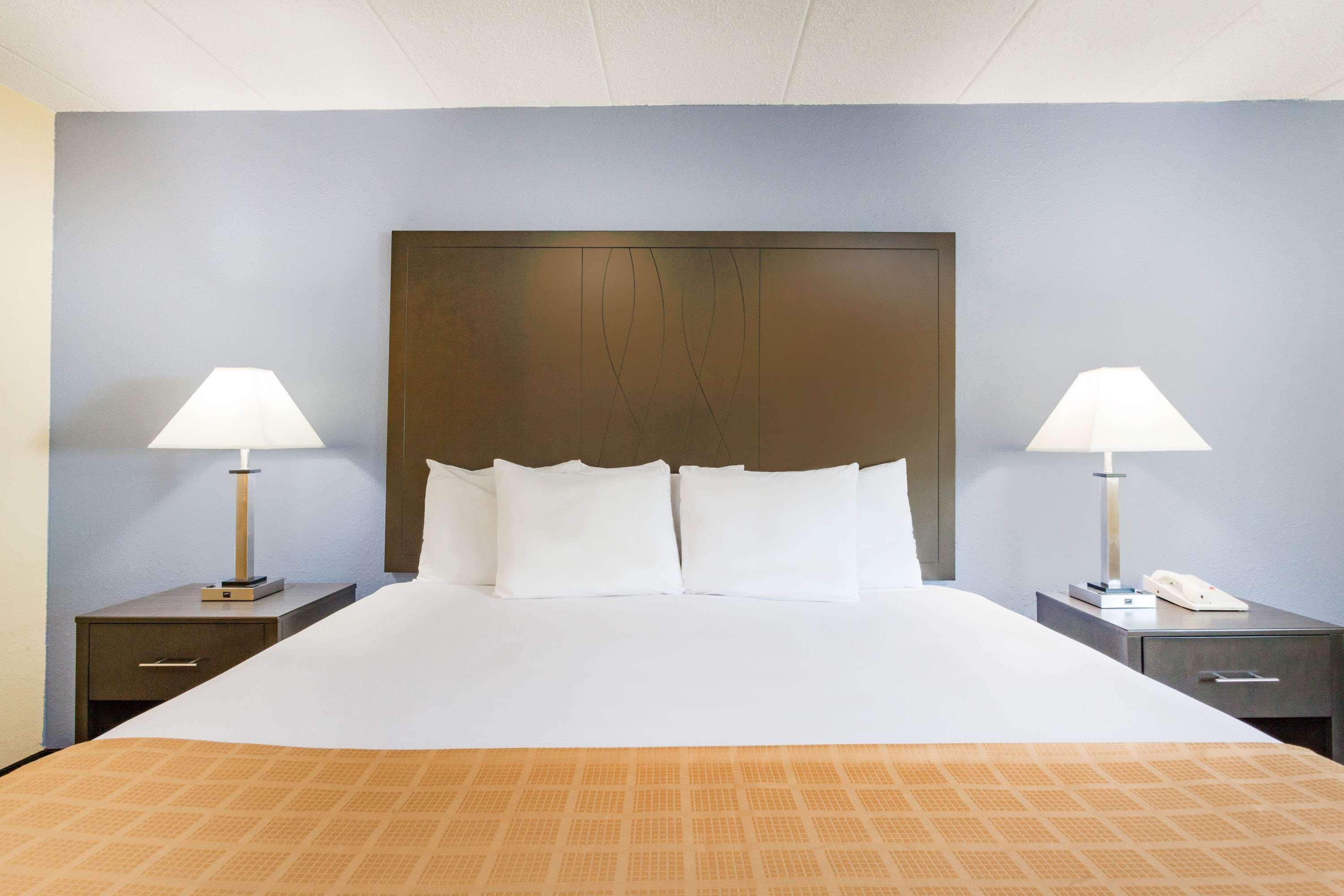 Days Inn By Wyndham Wilkes Barre Εξωτερικό φωτογραφία