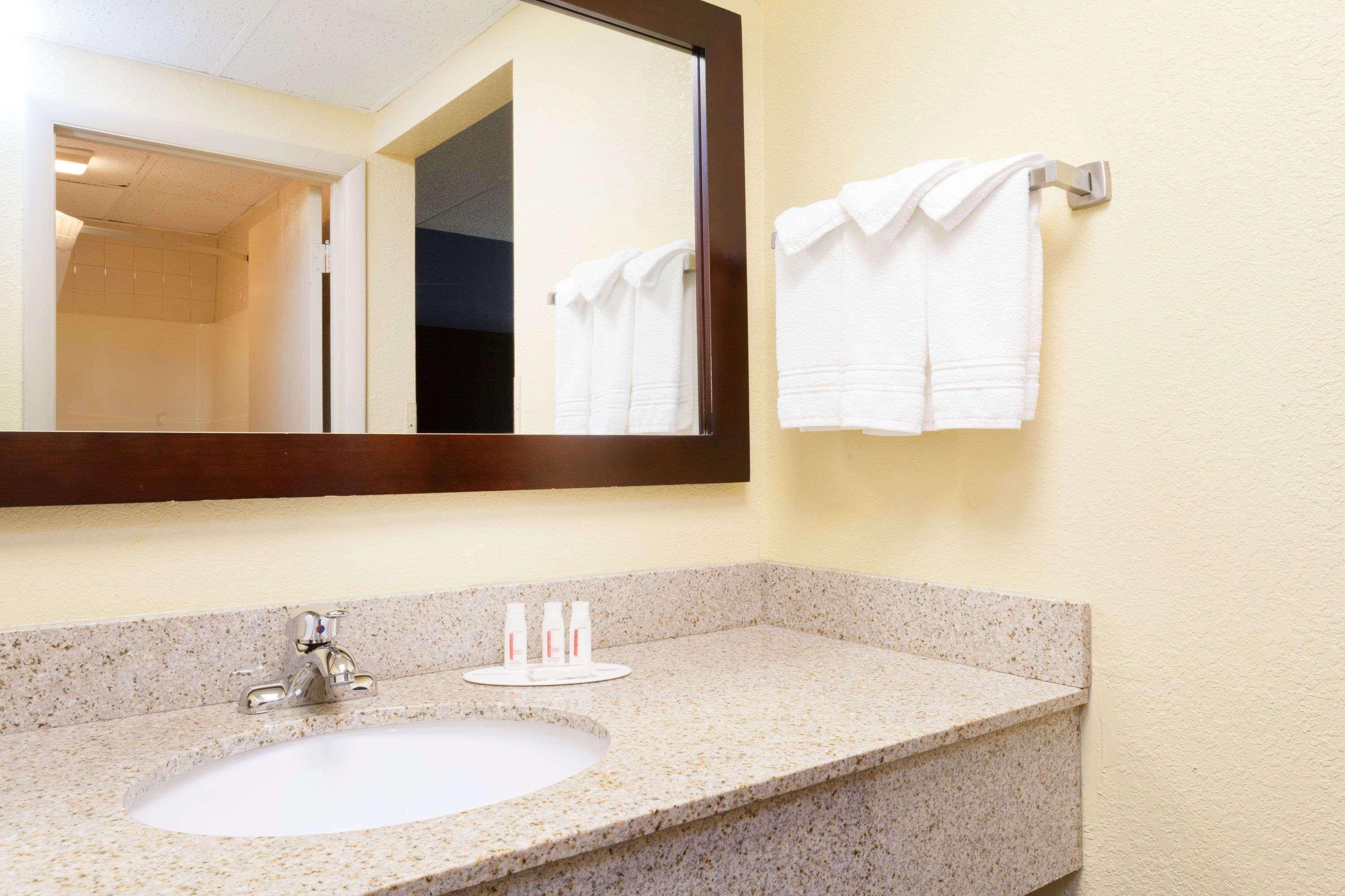 Days Inn By Wyndham Wilkes Barre Εξωτερικό φωτογραφία