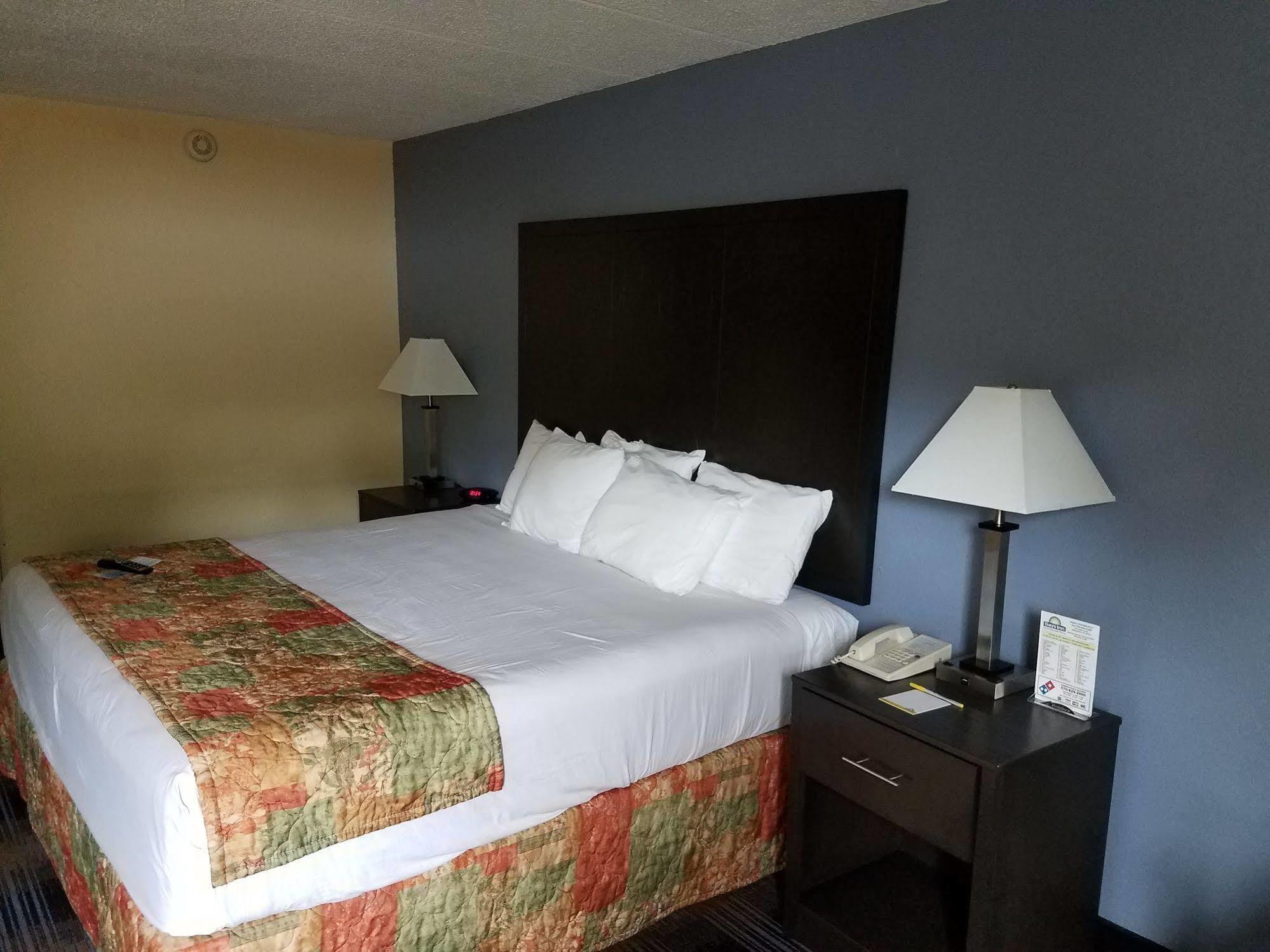 Days Inn By Wyndham Wilkes Barre Εξωτερικό φωτογραφία